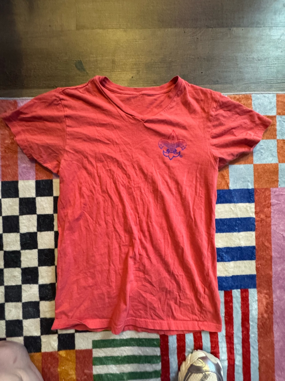 Women's Coral Short-Sleeve V-Neck Tee with Fleur Motif
